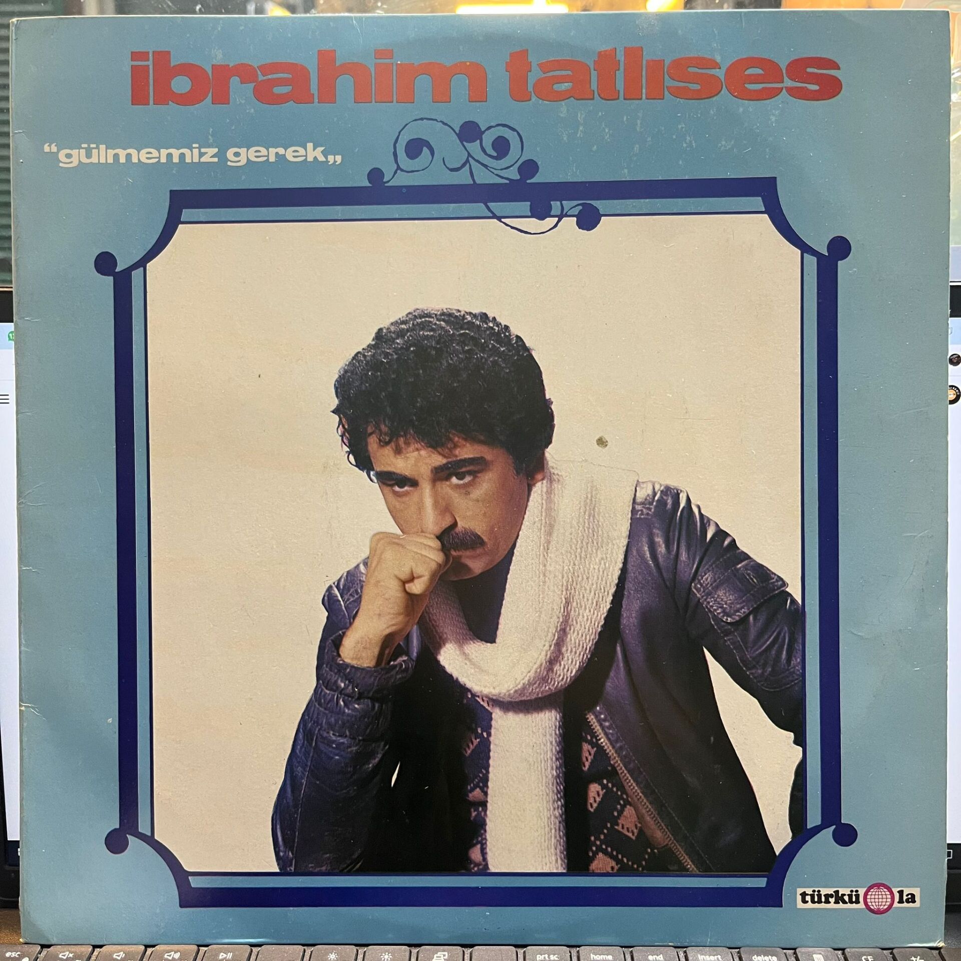 İbrahim Tatlıses – Gülmemiz Gerek