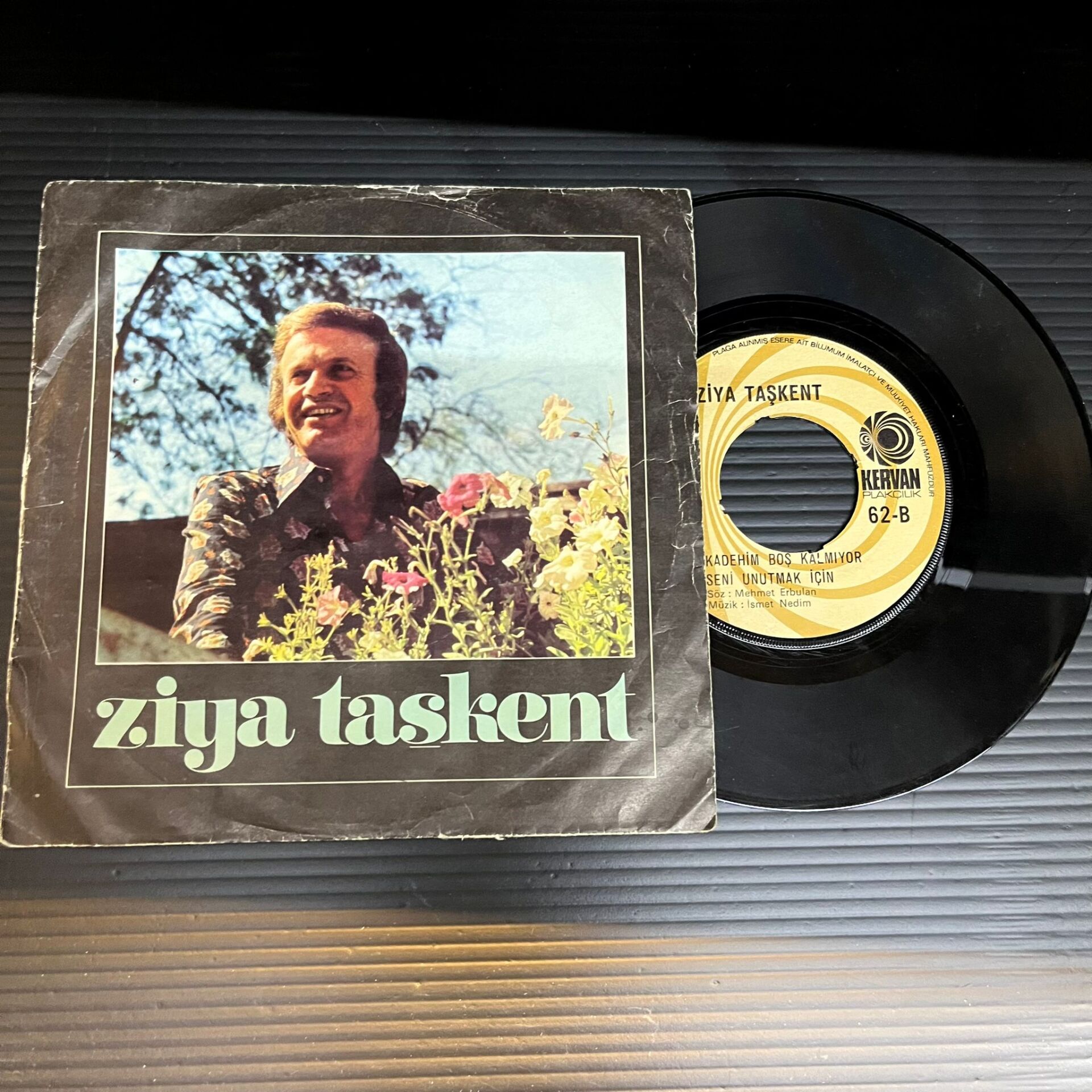 Ziya Taşkent – Gurbet / Kadehim Boş Kalmıyor Seni Unutmak İçin