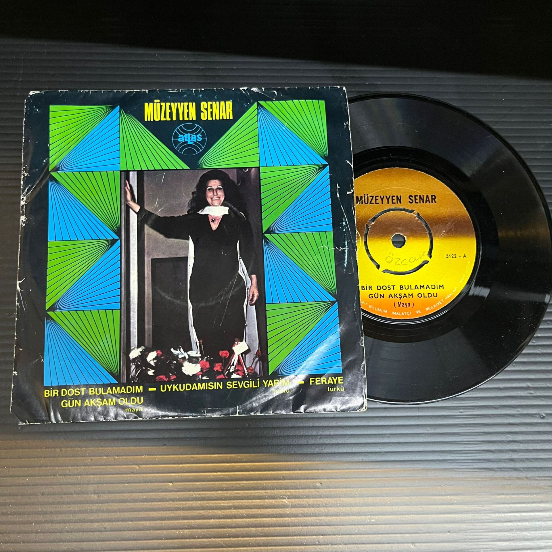 Müzeyyen Senar – Bir Dost Bulamadım Gün Akşam Oldu / Uykudamısın Sevgili Yarim / Feraye