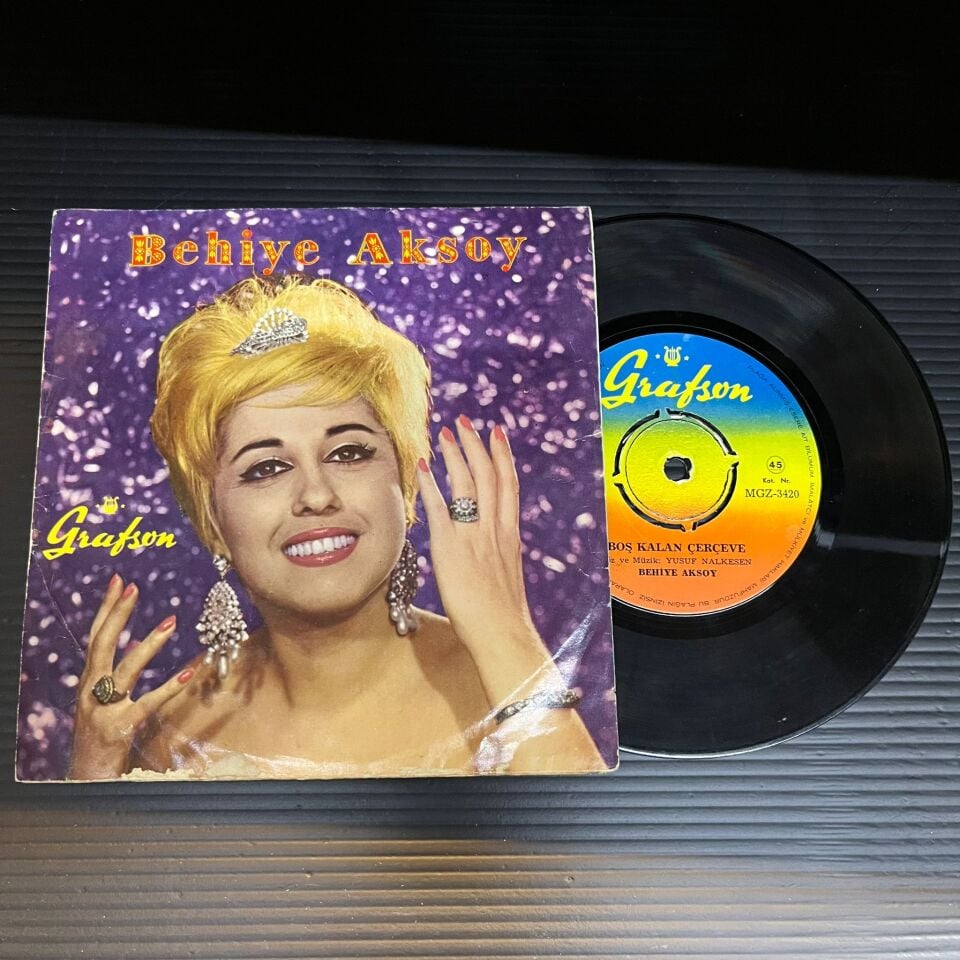 Behiye Aksoy – Dumanlı Meyhaneler-Boş Kalan Çerçeve