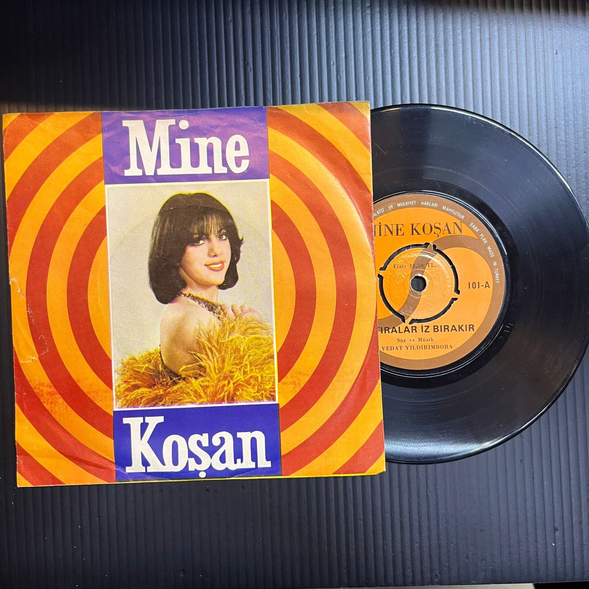 Mine Koşan – Hatıralar İz Bırakır / Kara Vicdanlı