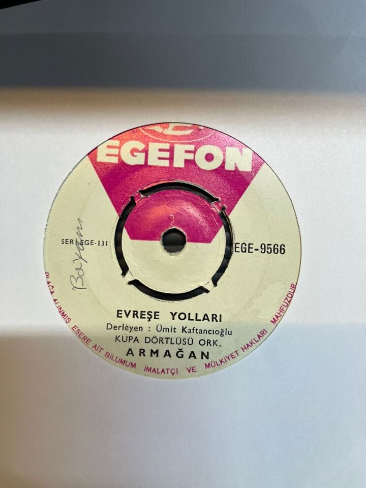 Armağan – Evreşe Yolları / Yar Saçların Lüle Lüle