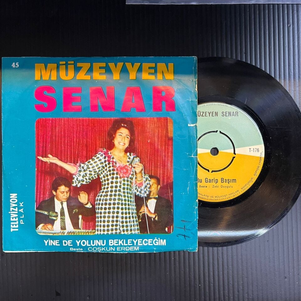 Müzeyen Senar* – Mendil