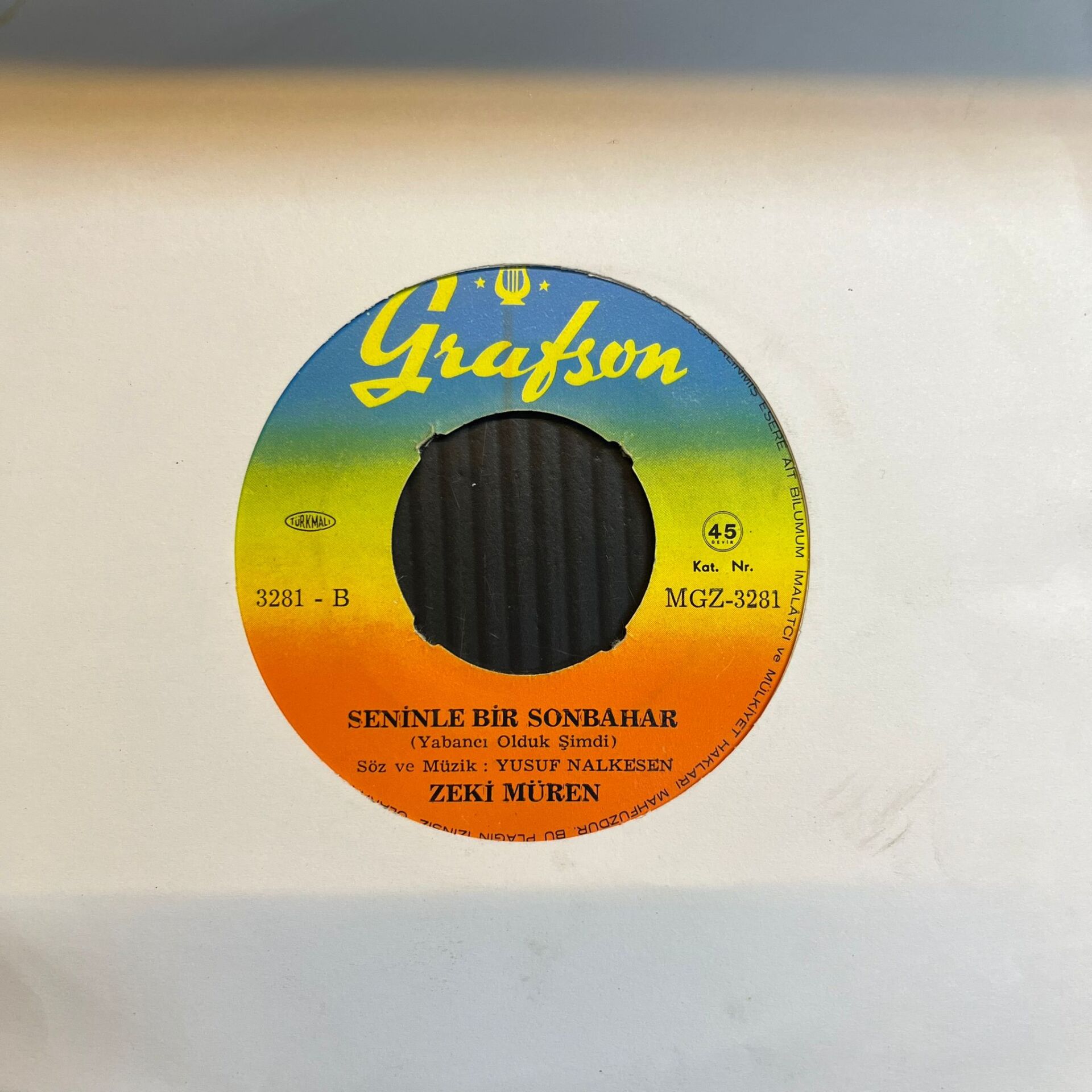 Zeki Müren – Yollar Uzak Gelemedim / Seninle Bir Sonbahar