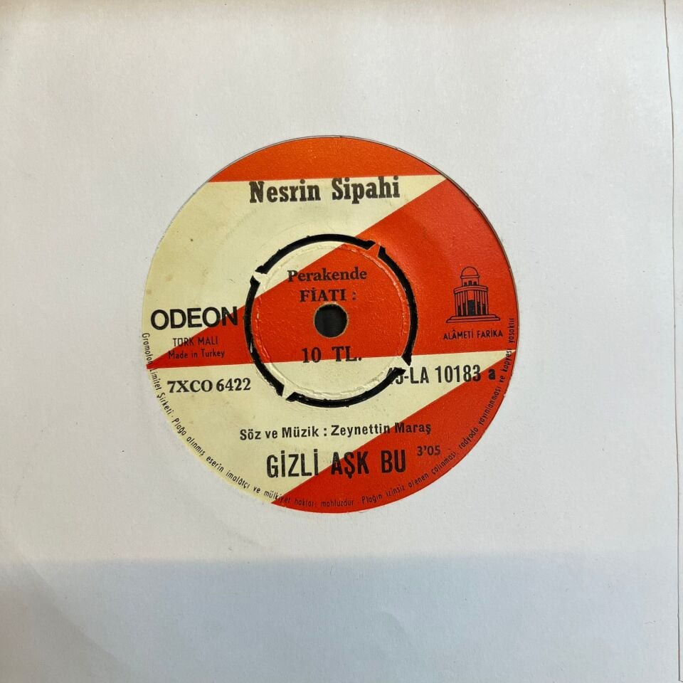 Nesrin Sipahi – Gizli Aşk Bu / İnleyen Nağmeler