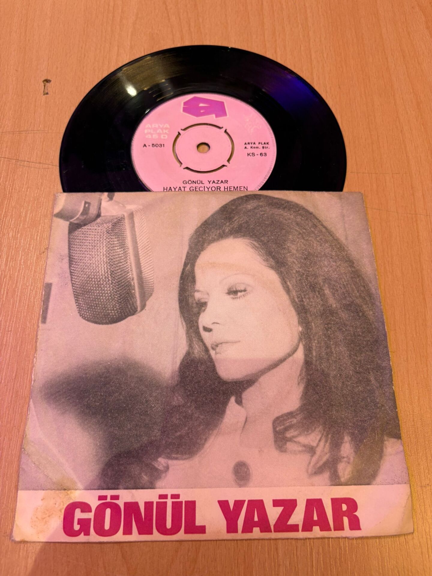 Gönül Yazar – Affet Beni / Hayat Geçiyor Hemen