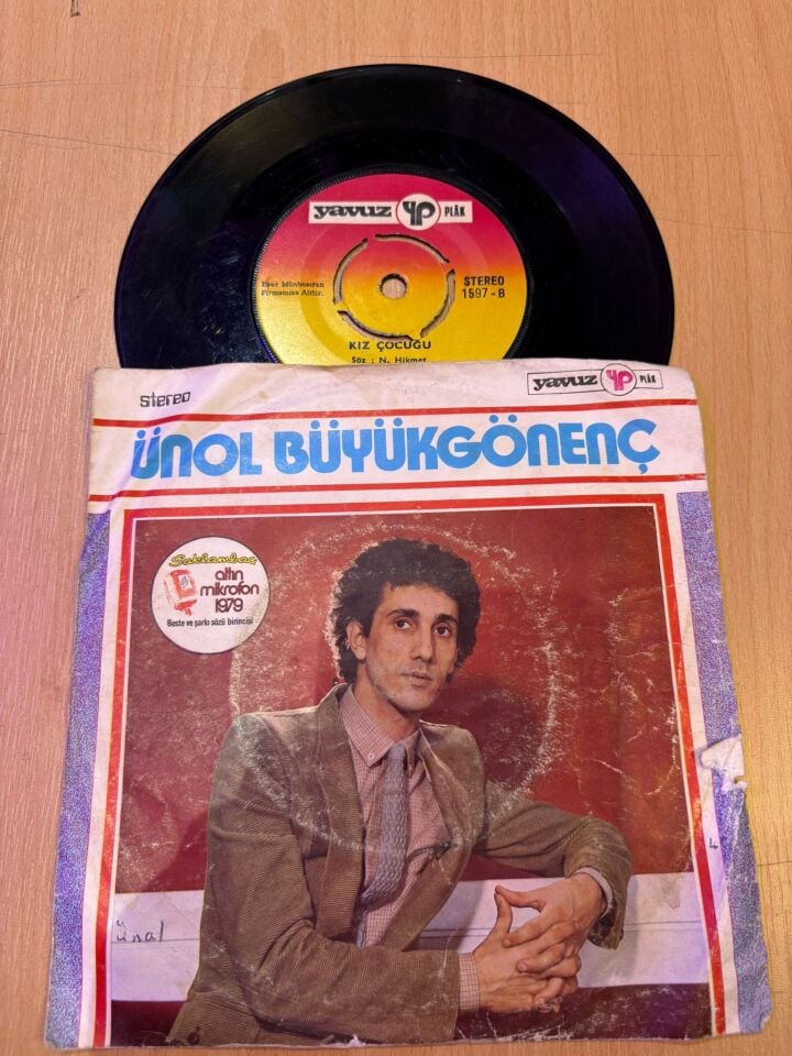 Ünol Büyükgönenç – Dışarda Kar Yağıyor / Kız Çocuğu