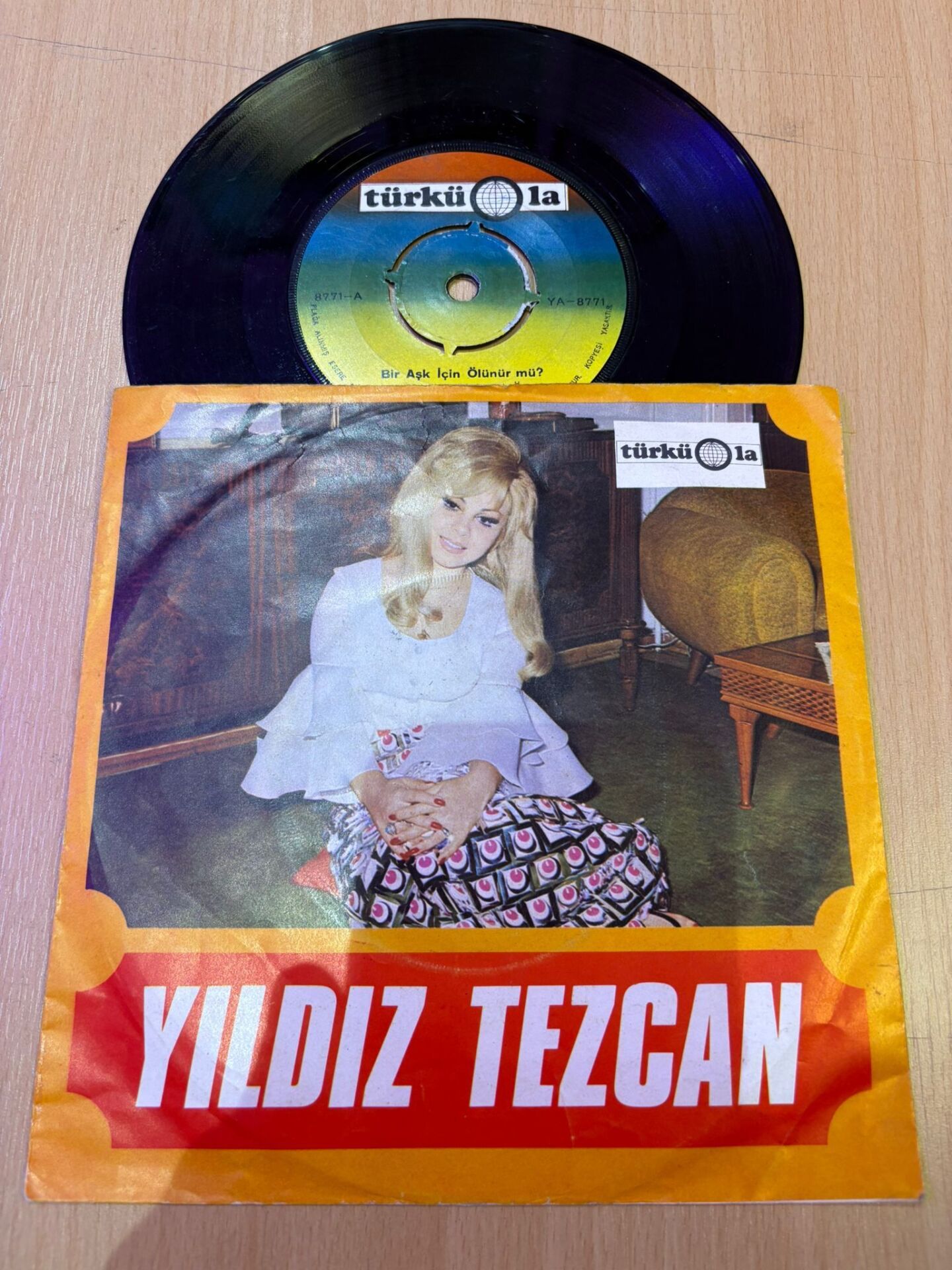 Yıldız Tezcan – Bir Aşk İçin Ölünür Mü / Ne Güzel Yaratmış Seni Yaradan