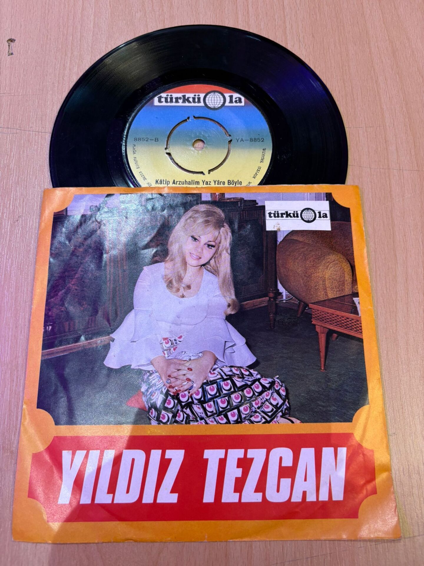 Yıldız Tezcan – Tatlı Dillim Güler Yüzlüm / Kâtip Arzuhalim Yaz Yâre Böyle
