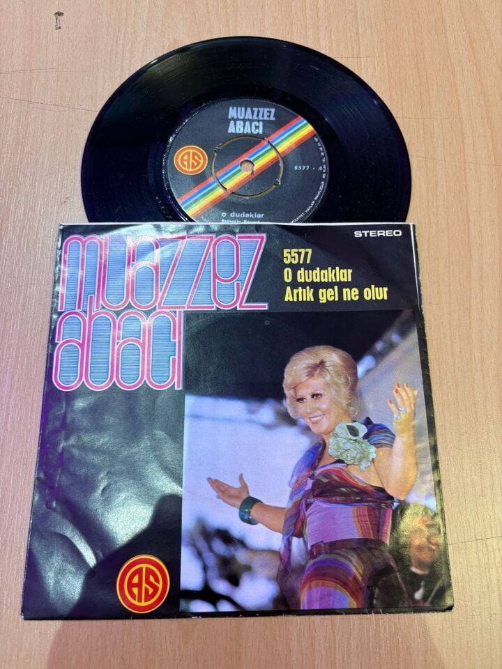 Muazzez Abacı – O Dudaklar / Artık Gel Ne Olur