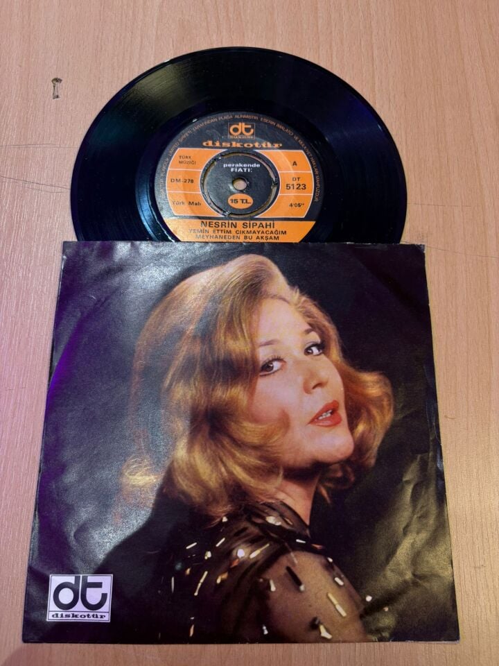 Nesrin Sipahi – Yemin Ettim Çıkmayacağım Meyhaneden / Sen Sen Sen