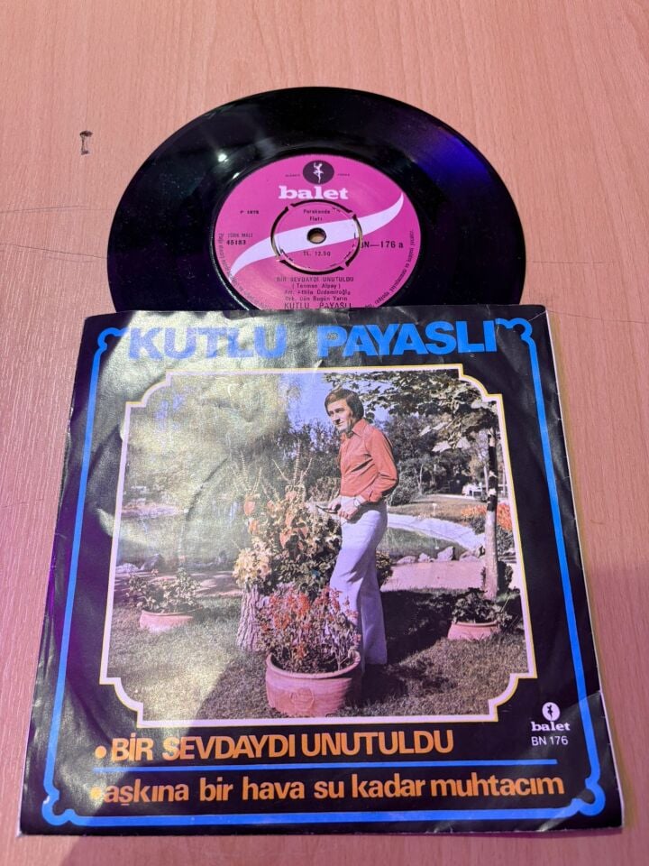 Kutlu Payaslı – Bir Sevdaydı Unutuldu / Aşkına Bir Hava Su Kadar Muhtacım