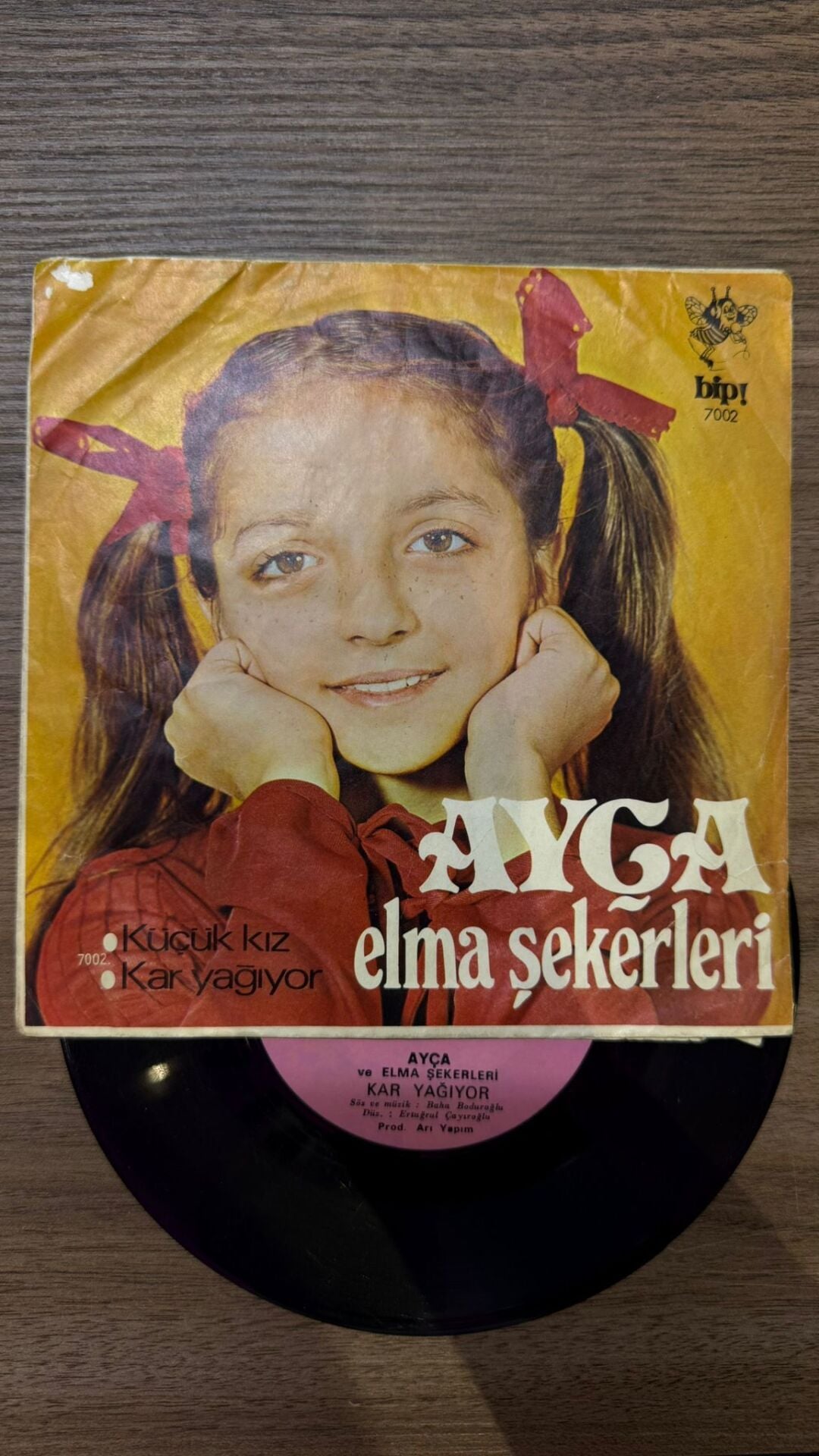 Ayça (2) Ve Elma Şekerleri – Küçük Kız / Kar Yağıyor