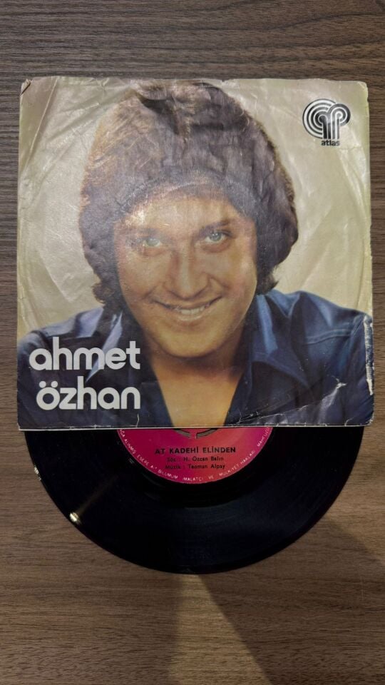Ahmet Özhan – Bir Dünya Yarattım / At Kadehi Elinden
