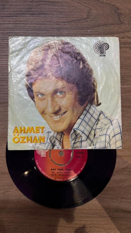 Ahmet Özhan – Bak Yeşil Yeşil / İçimde Kim Vardır Bir Bilebilsen
