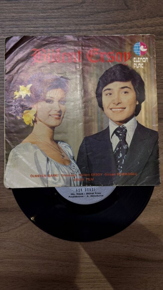 Bülent Ersoy – Bir Tanrıyı Bir De Beni Unutma / Aşk Duası