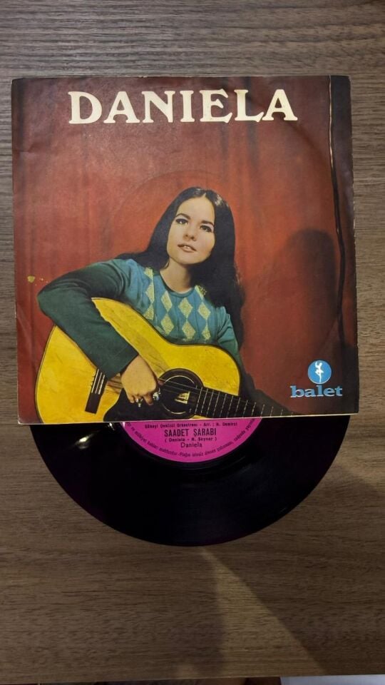 Daniela (80) – Saadet Şarabı / Tekrar Yak Lambayı