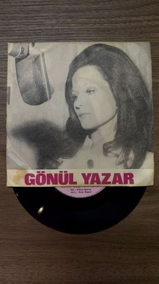 Gönül Yazar – Affet Beni / Hayat Geçiyor Hemen