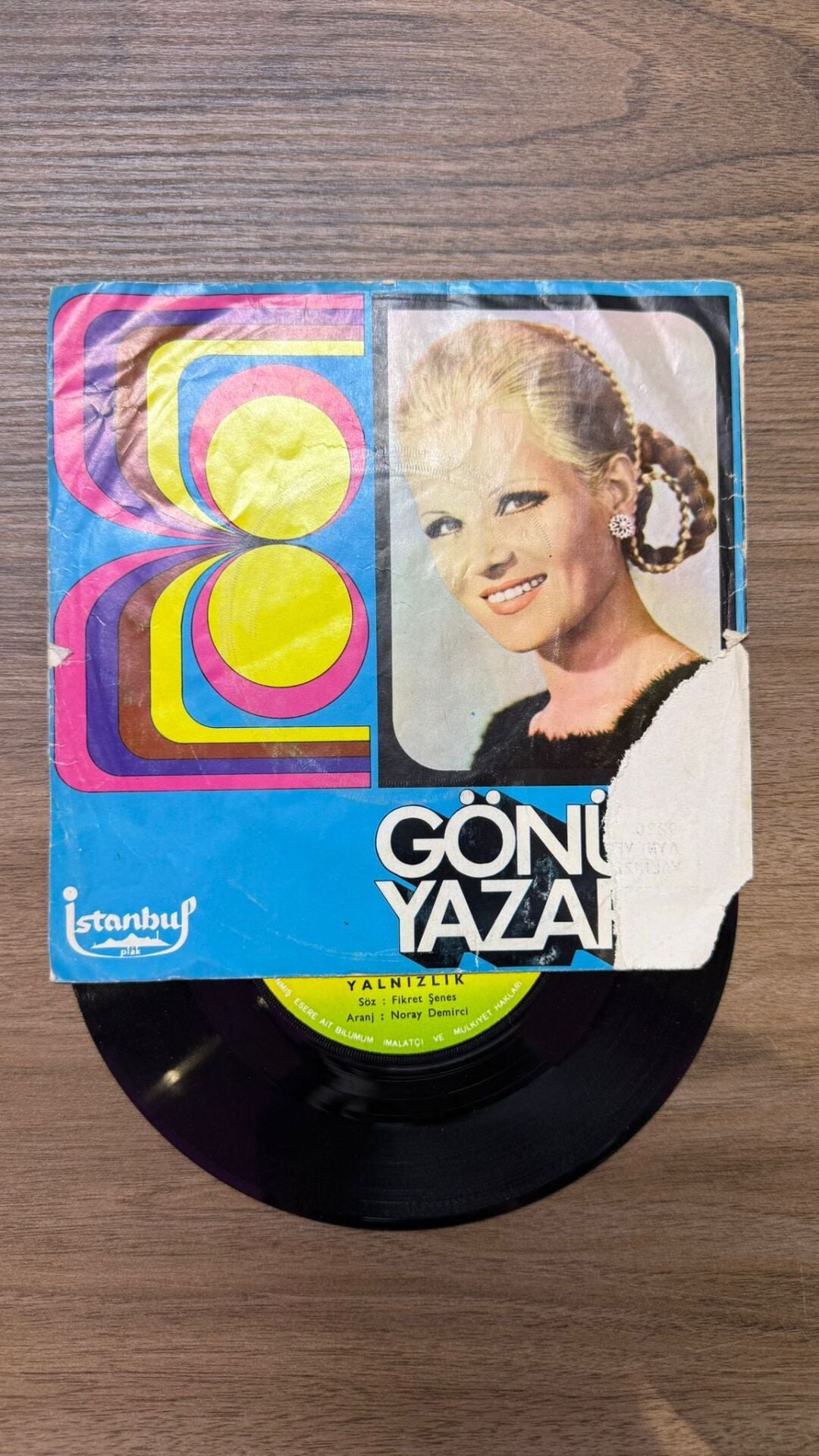 Gönül Yazar – Aynı Yerde Aynı Gün / Yalnızlık