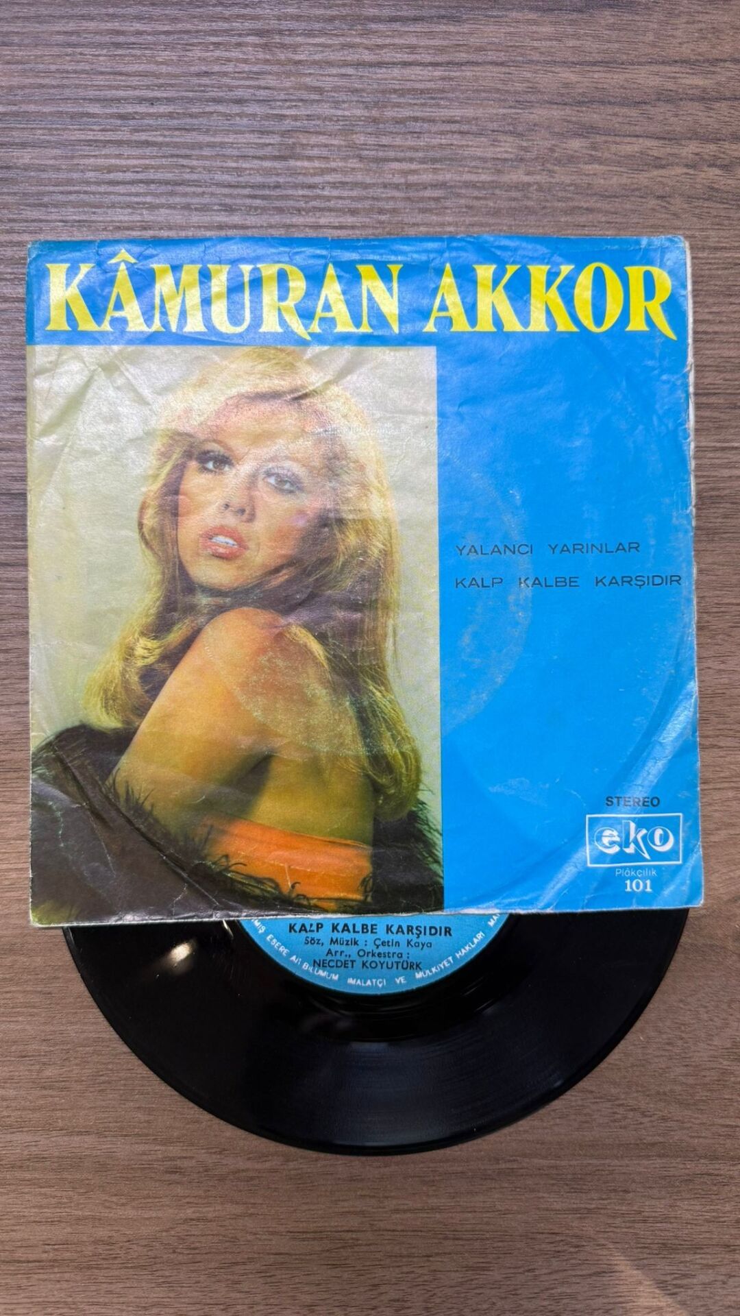 Kamuran Akkor – Yalancı Yarınlar / Kalp Kalbe Karşıdır