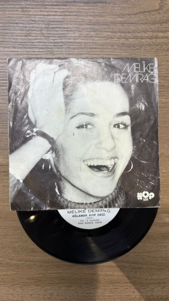 Melike Demirağ – Ninni / Ağlamak Ayıp Değil