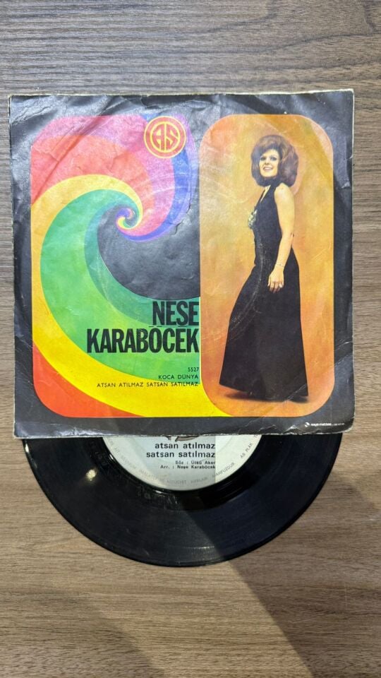 Neşe Karaböcek – Koca Dünya / Atsan Atılmaz Satsan Satılmaz
