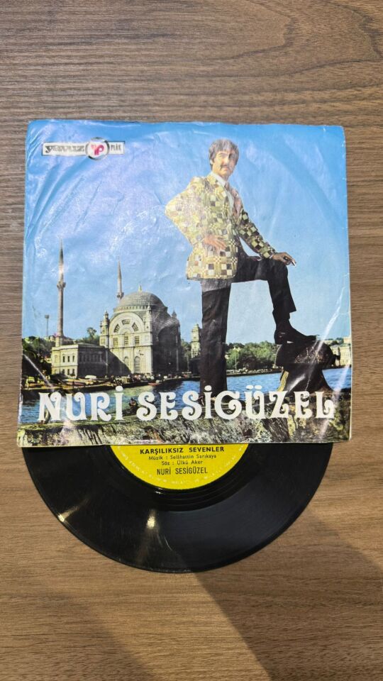 Nuri Sesigüzel – Dünya Ahret Bacımsın / Karşılıksız Sevenler