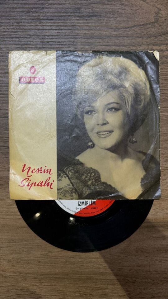 Nesrin Sipahi – Fakir Bir Şairim / İzmirlim