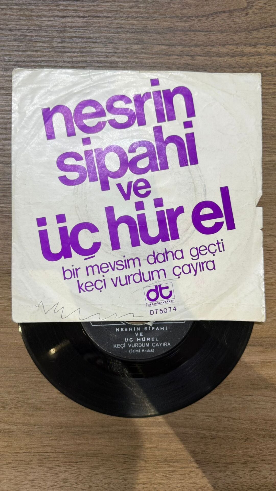 Nesrin Sipahi Ve Üç Hür El* – Bir Mevsim Daha Geçti / Keçi Vurdum Çayıra