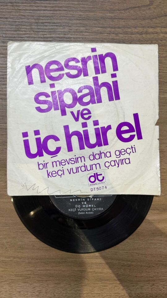 Nesrin Sipahi Ve Üç Hür El* – Bir Mevsim Daha Geçti / Keçi Vurdum Çayıra