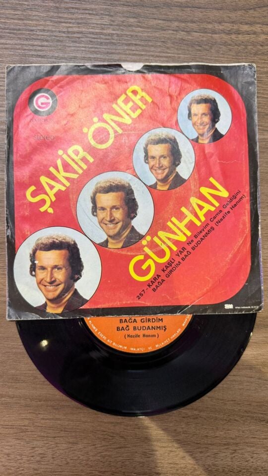 Şakir Öner Günhan – Kara Kaşlı Yar / Bağa Girdim Bağ Budanmış