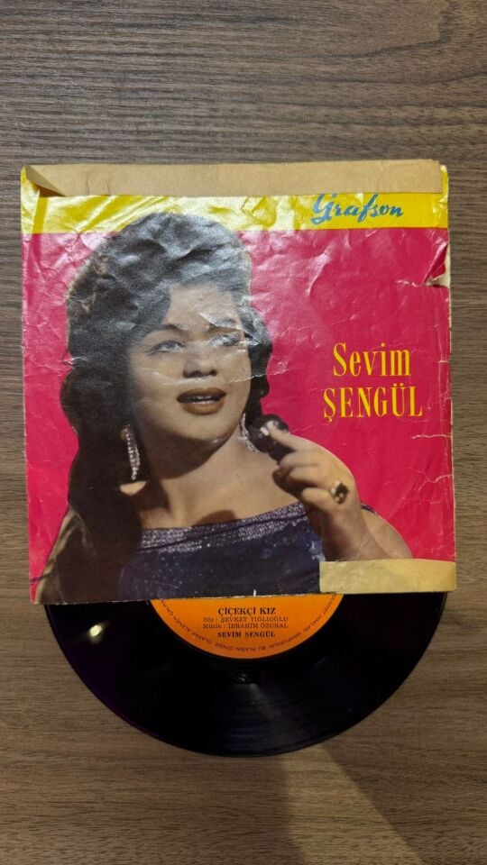 Sevim Şengül – Çiçekçi Kız / Şebnem