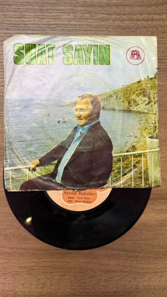 Suat Sayın – Talihsizim / Ayrılık Bulutları