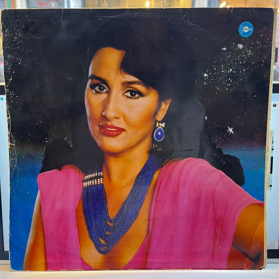 Nükhet Duru – Ne Oldu Bize / Al Gönlümü Diyar Diyar Sürükle