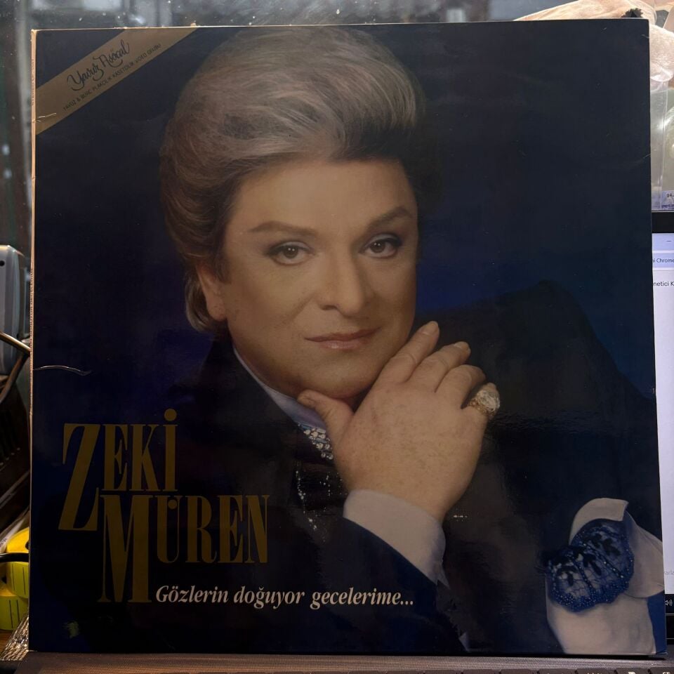 Zeki Müren – Gözlerin Doğuyor Gecelerime