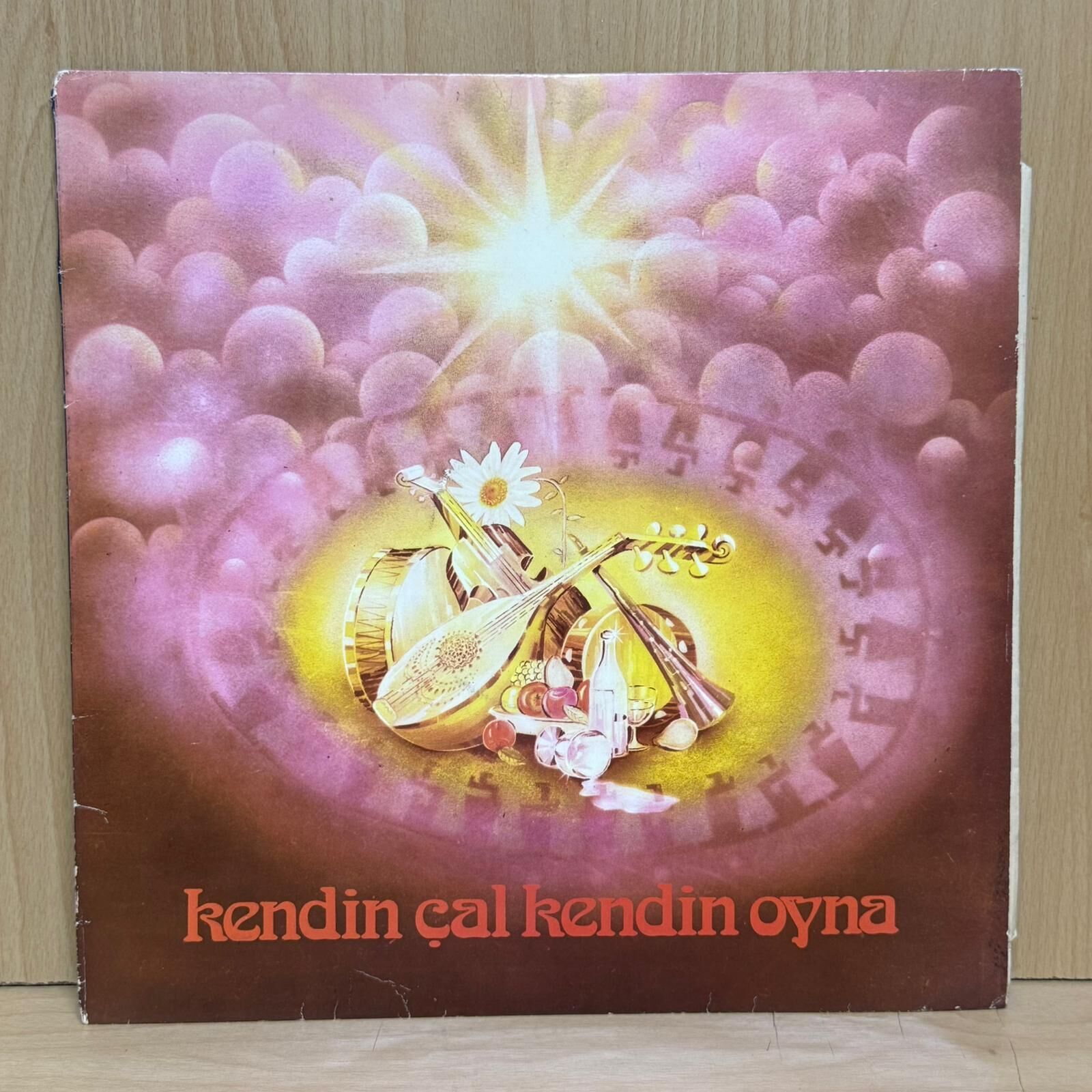 Ertuğrul Çayıroğlu Ve Avenesi – Kendin Çal Kendin Oyna