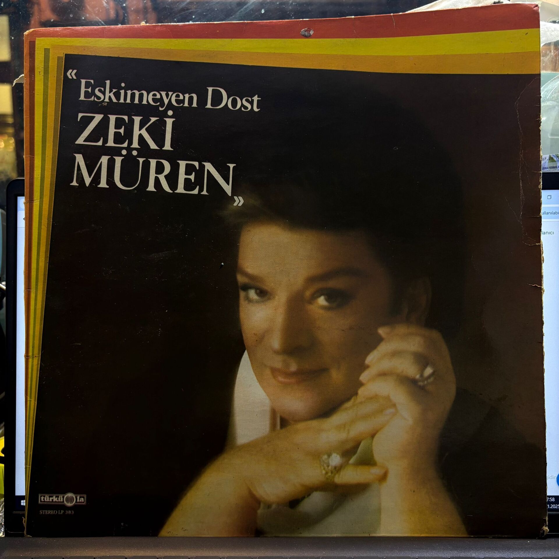 Zeki Müren – Eskimeyen Dost