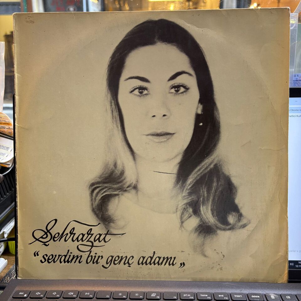 Şehrazat – Sevdim Bir Genç Adamı