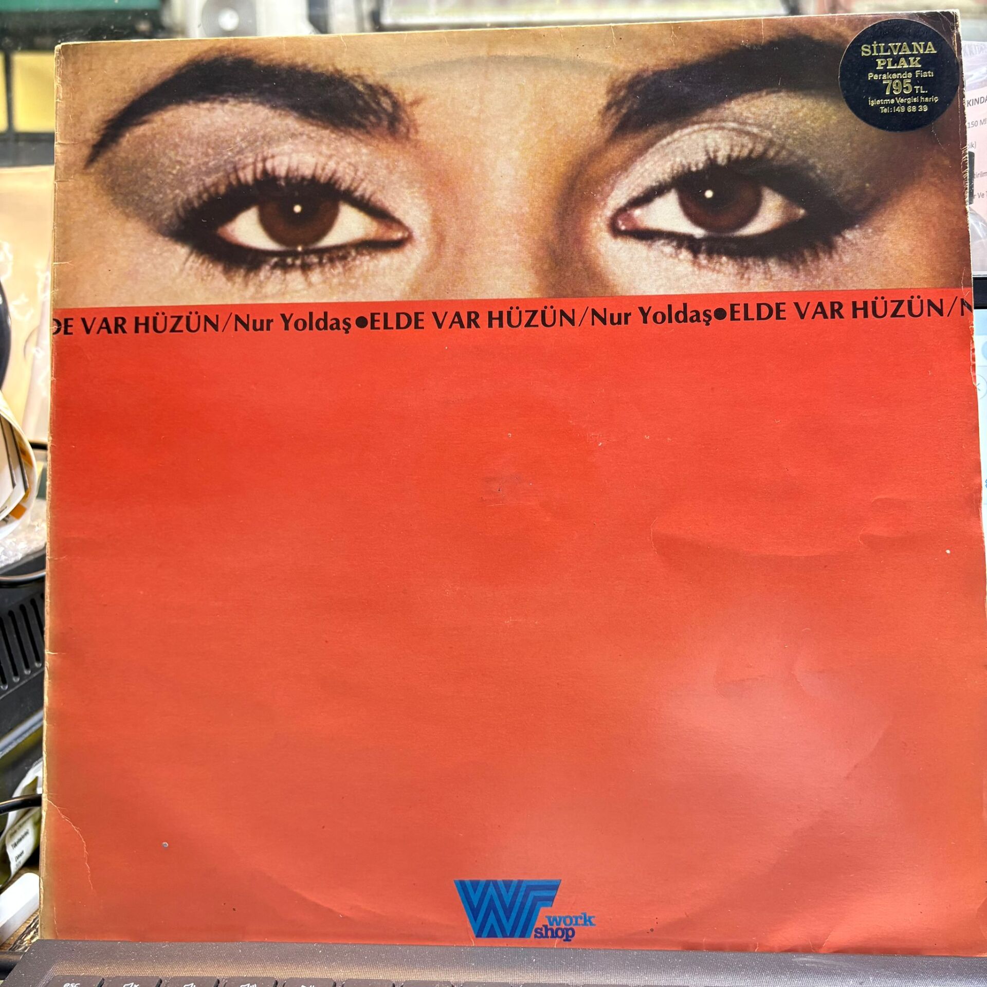 Nur Yoldaş – Elde Var Hüzün