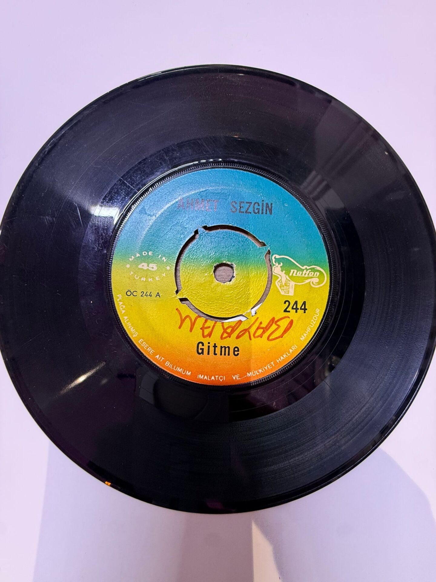 Ahmet Sezgin – Gitme / Yalansın Dünya