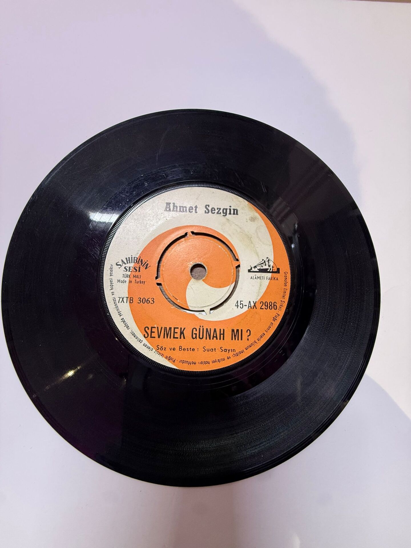Ahmet Sezgin – Sevmek Günah Mı?