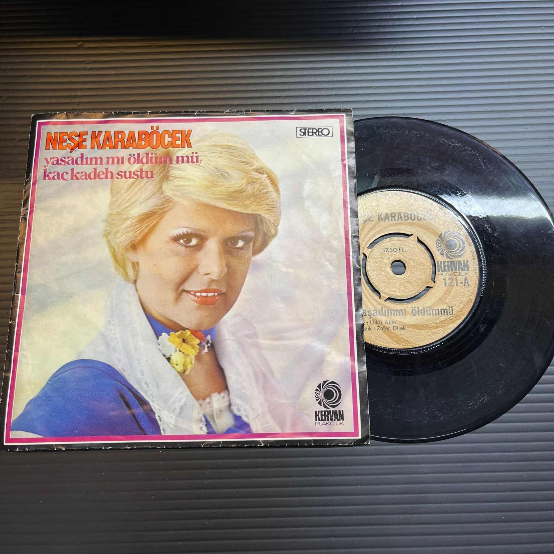 Neşe Karaböcek – Yaşadımmı öldümmü / Kaç Kadeh Sustu