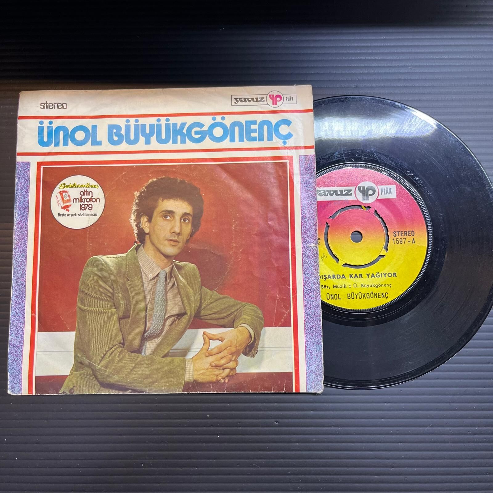 Ünol Büyükgönenç – Dışarda Kar Yağıyor / Kız Çocuğu