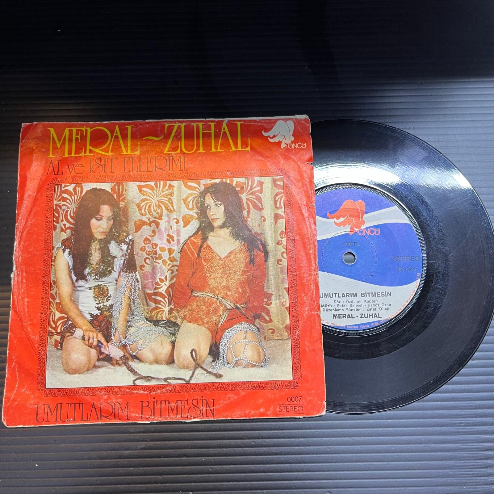 Meral - Zuhal – Al Ve Isıt Ellerimi / Umutlarım Bitmesin