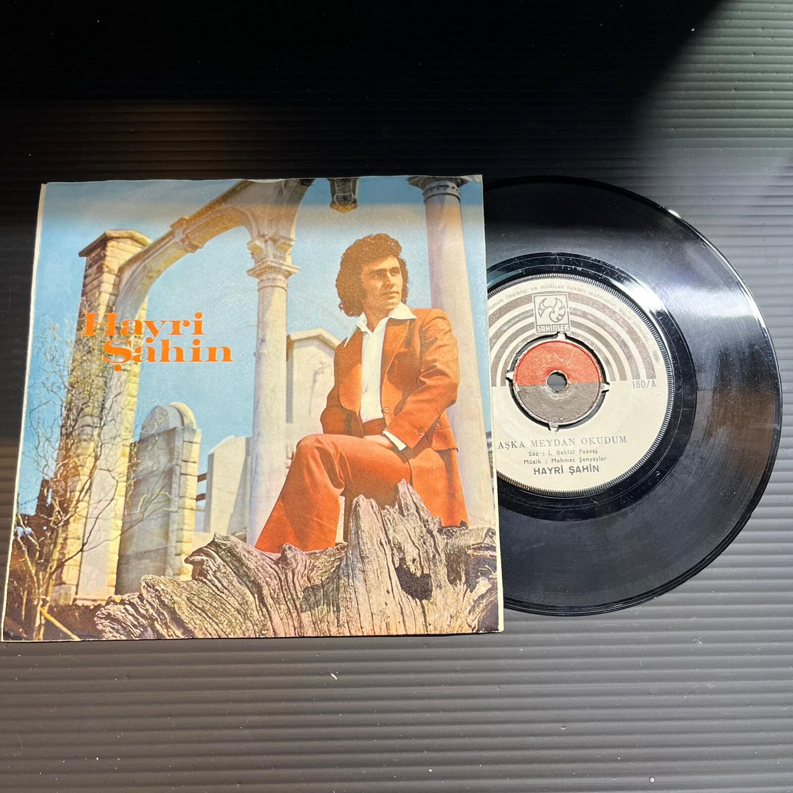 Hayri Şahin – Aşka Meydan Okudum / Aşkımız Bitti Sanma